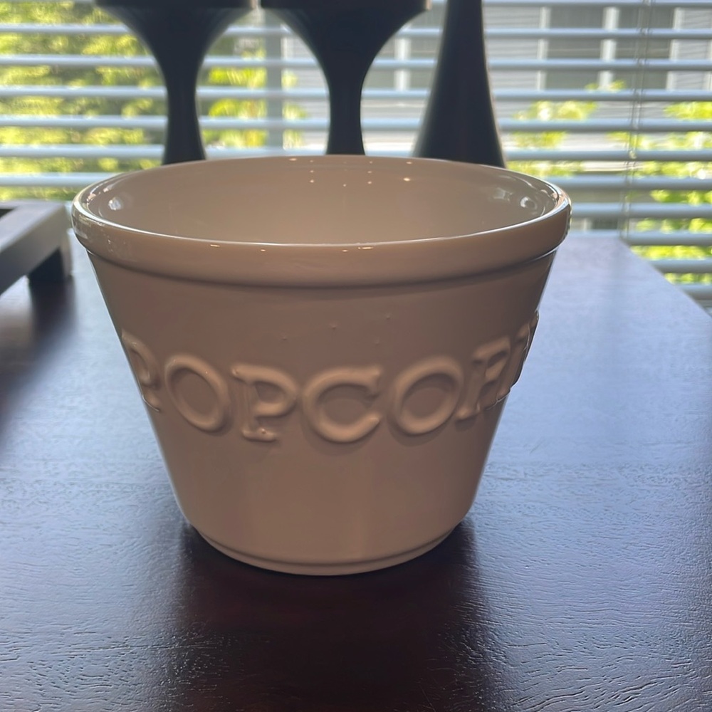 Crate and Barrel Small Popcorn Bowl - Qty 1